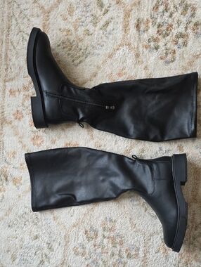 Black Women's Knee-High Zip Leather Boots
